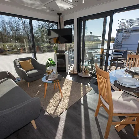 بيت للعطل Hausboot 